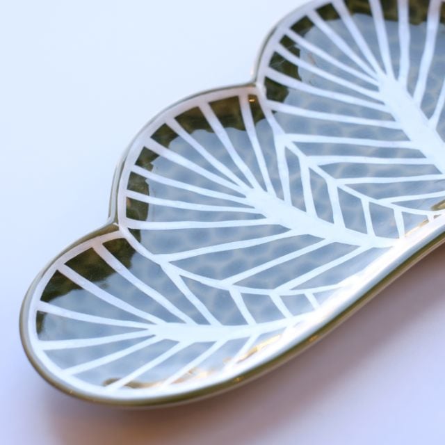 有田焼 錦茶緑銀松葉形 前菜皿 ｜ 四季折々のおしゃれな和食器通販