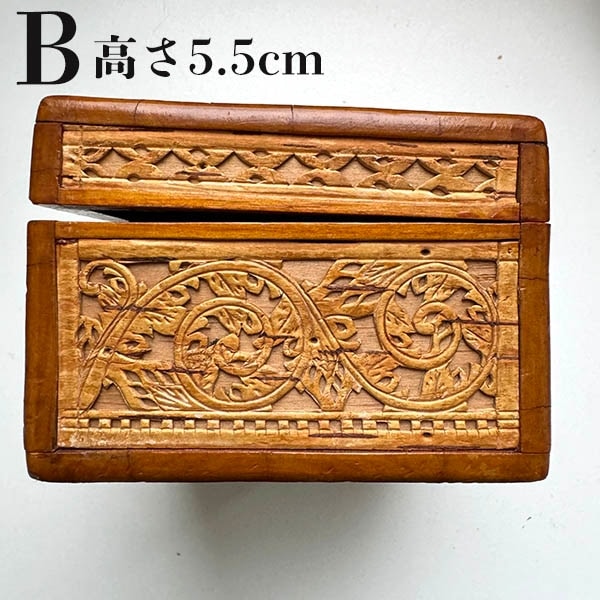 オーストリアウィーンの蚤の市で買い付けた希少なハンドメイドの木製