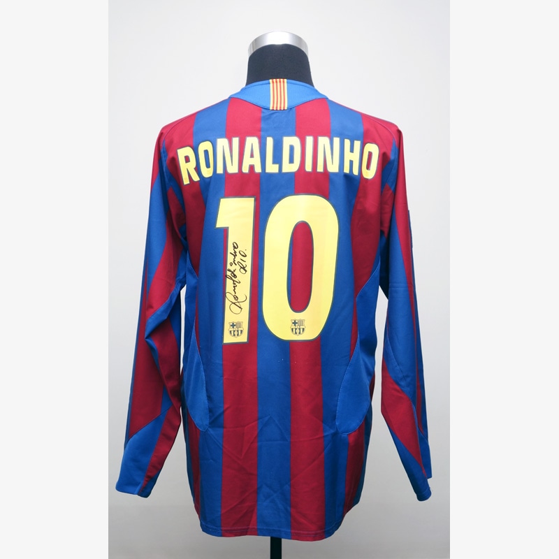 ロナウジーニョ直筆サイン入りバルセロナ05/06ホームユニフォーム