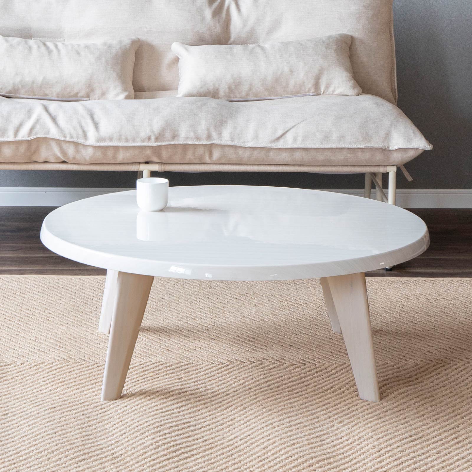 SNSでも人気！ホワイト天板×木製脚で大人気！北欧風の円形ローテーブル