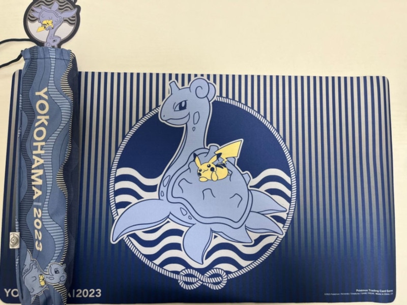 ポケモンカードゲーム ラバープレイマット＆バッグ ヨコハマ2023【宅配