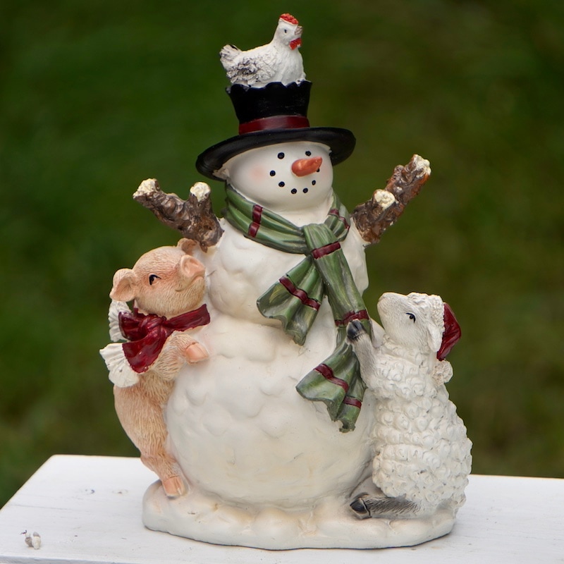 動物たちと仲良しのスノーマン