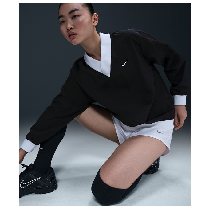 NIKE（ナイキ）ウィメンズ ルーズ UV ウーブン ロングスリーブ Vネック