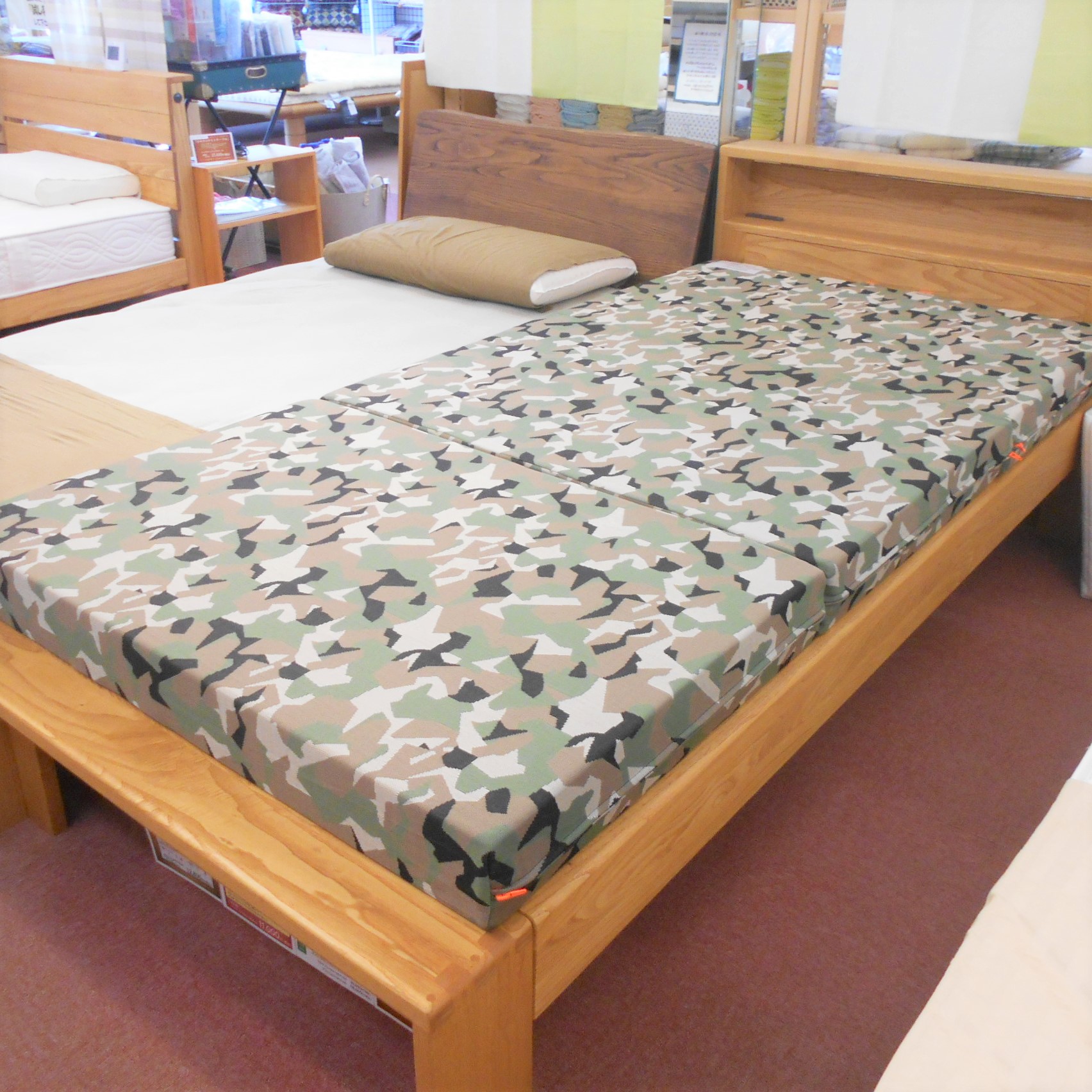 マニフレックス新商品『汚れが目立たず便利な三つ折りマットレス