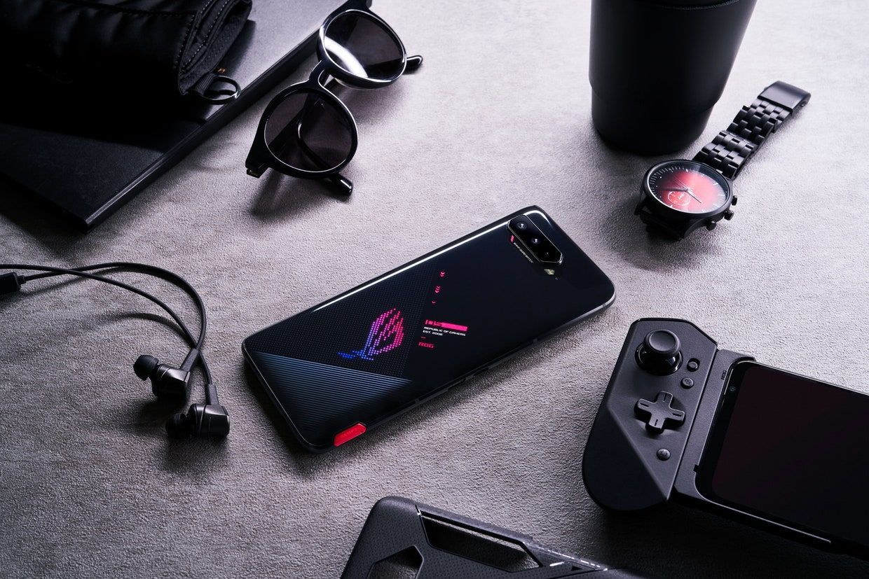 ASUSのゲーミングスマートフォン「ROG Phone 5」は、モバイルゲーム