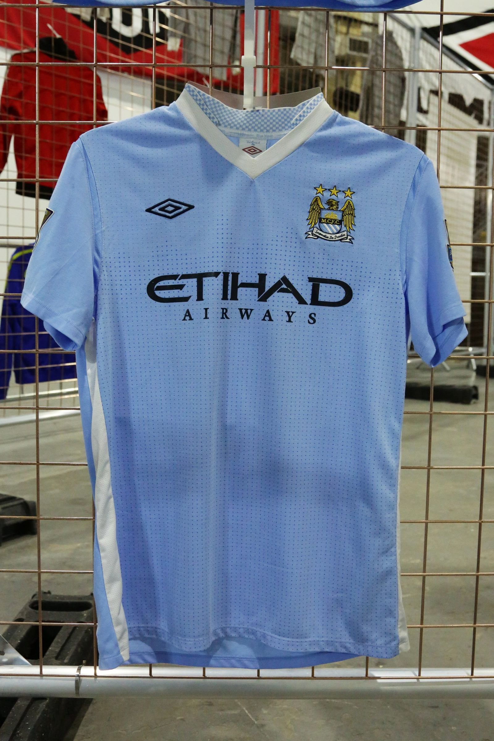 アンブロ」創業100周年のアーカイブ展をロンドンで開催 オアシスから