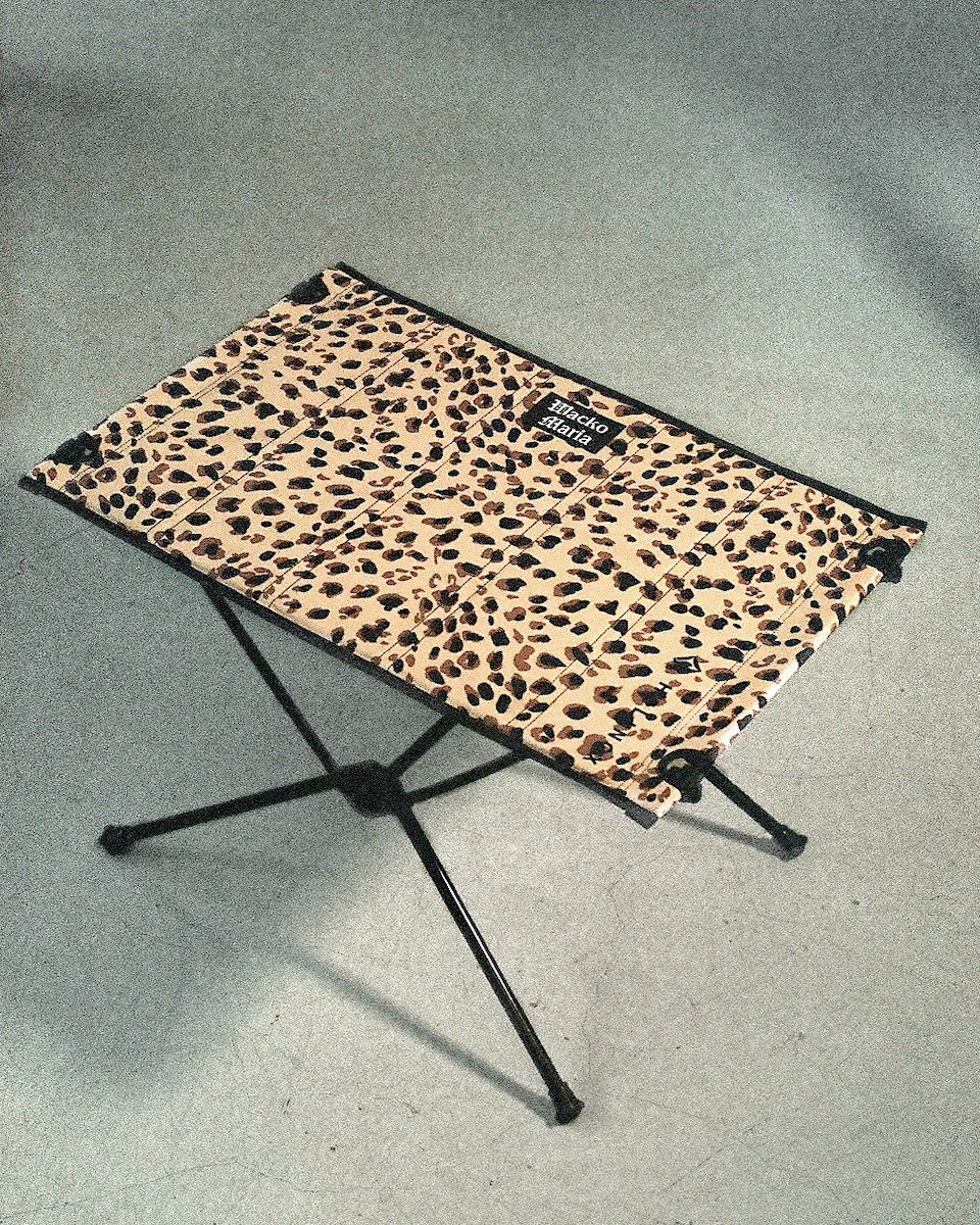 ワコマリア」が「ヘリノックス」とコラボ レオパード柄のイスや