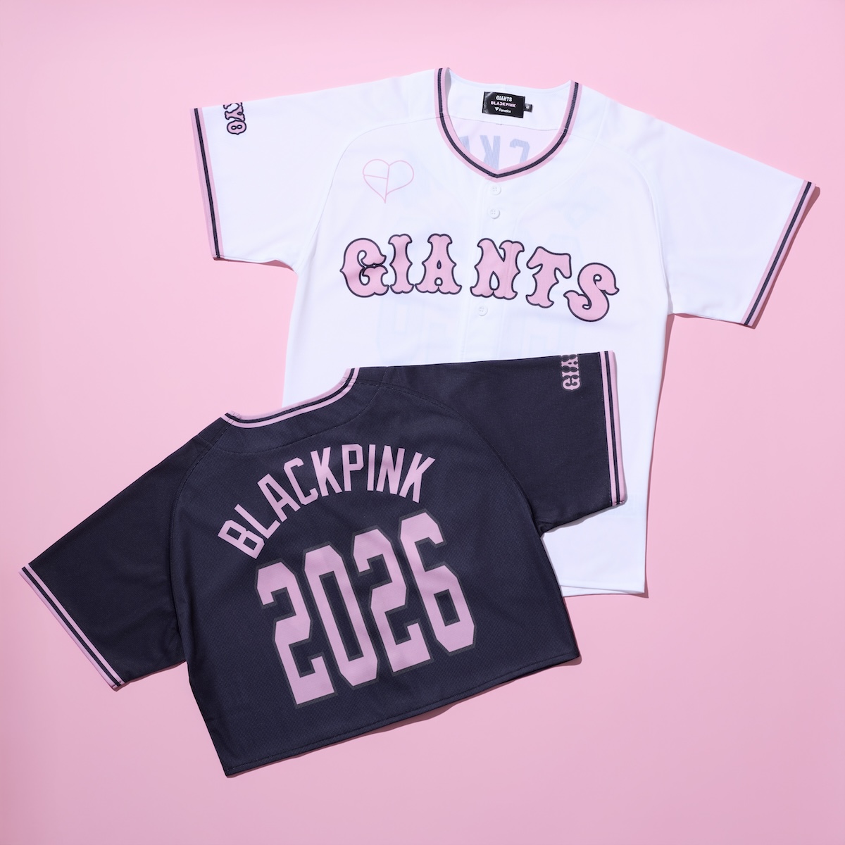 読売ジャイアンツとFC東京がBLACKPINKとコラボ Tシャツやユニホーム