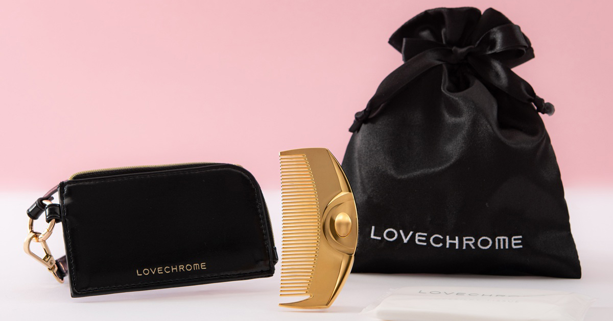 ラブクロム」がチャームケース付きコームを限定発売 アクセサリー感覚