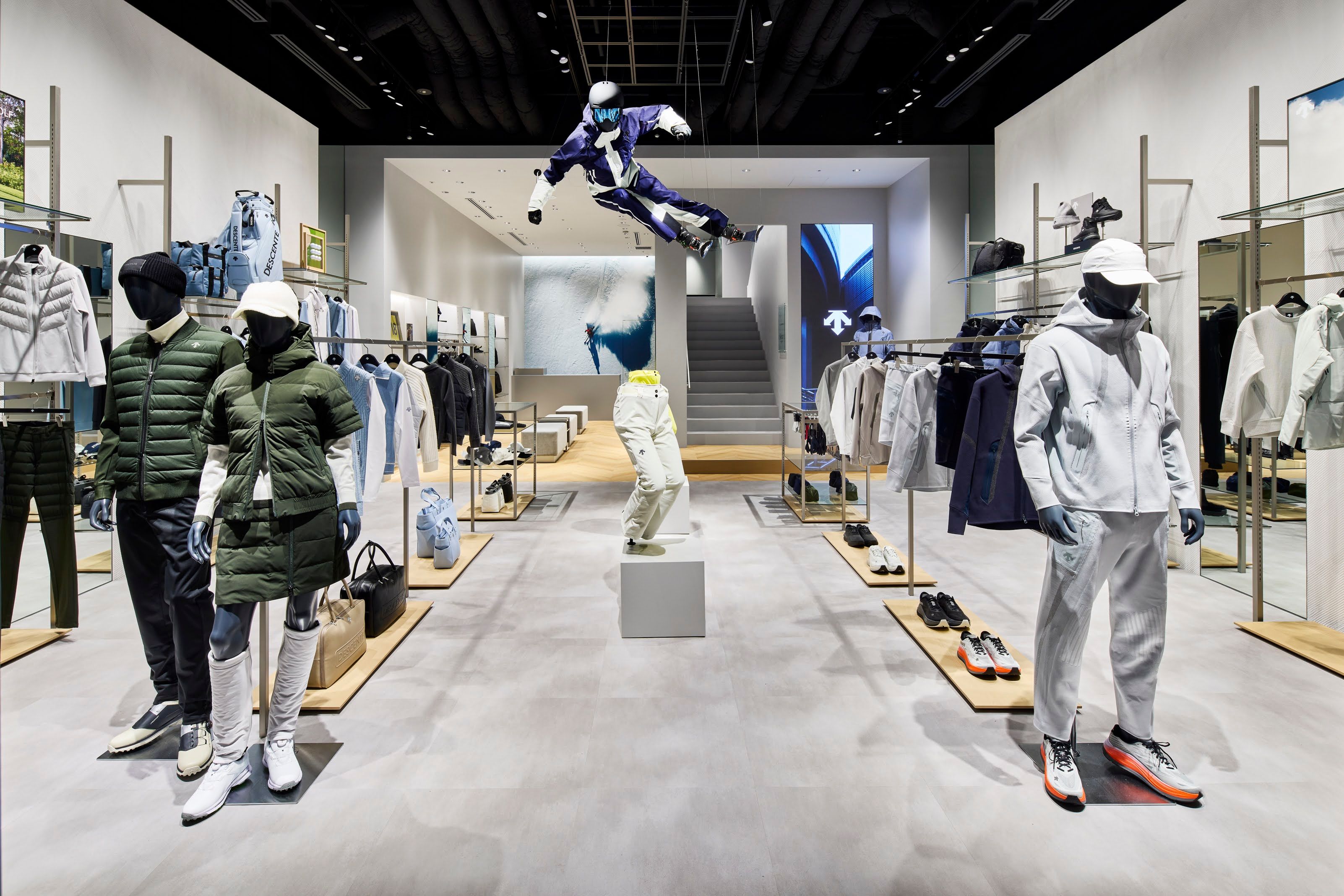 デサントが西日本最大の路面店「デサント 神戸」をオープン！──欧米