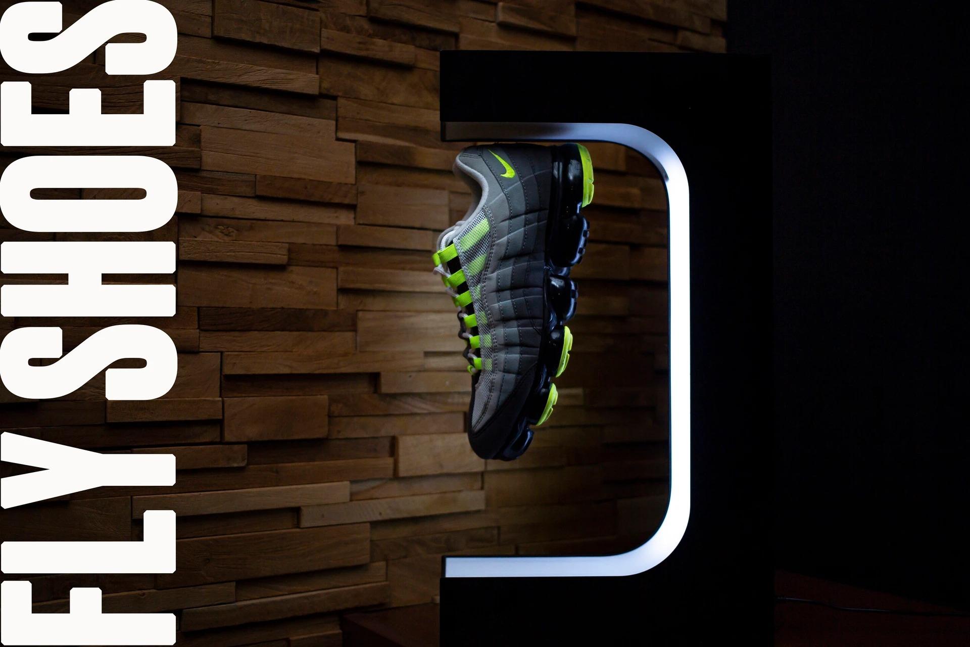 手品じゃないよ。スニーカーを浮かせて回す未来的ディスプレイ｢FLY