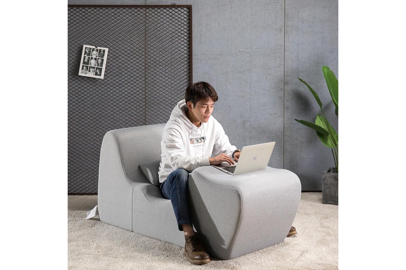 仕事もはかどるひとり掛けソファ『ZINUS Zero Gravity』なら脚伸ばし