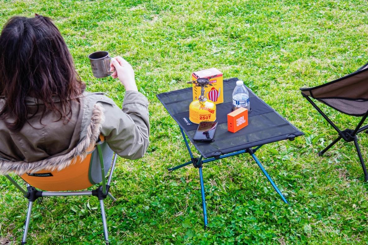 ヘリノックスのテーブルワンは軽くて広いぞ！ コレひとつで優雅に