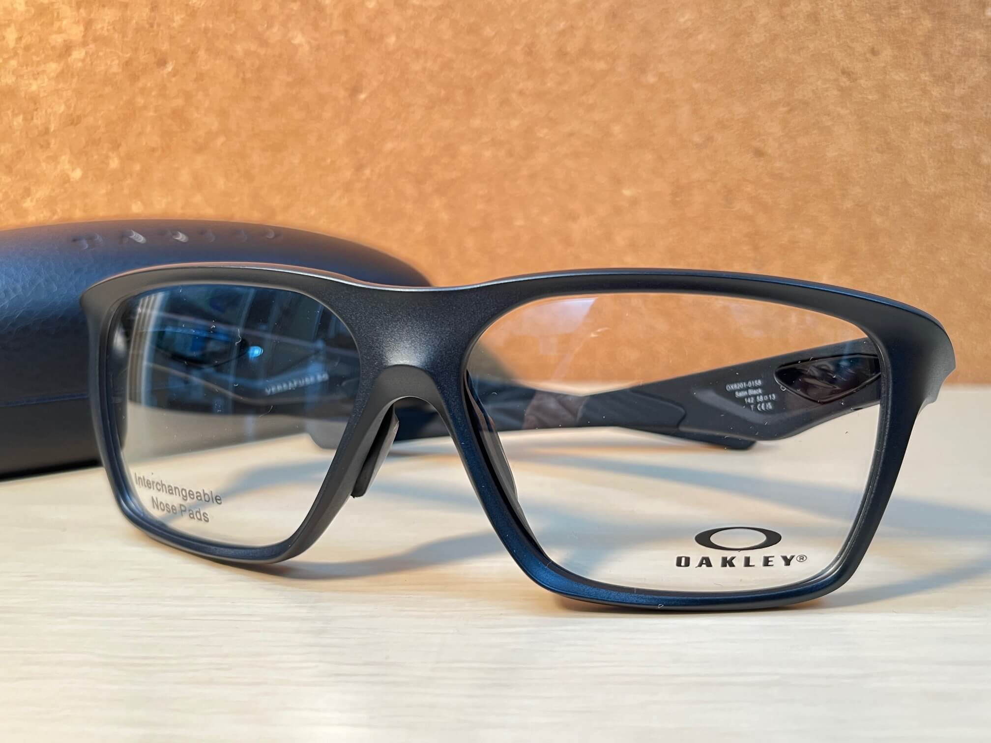 オークリー新作メガネ「VERSAFUSE SQ（ヴァーサフューズ エスキュー