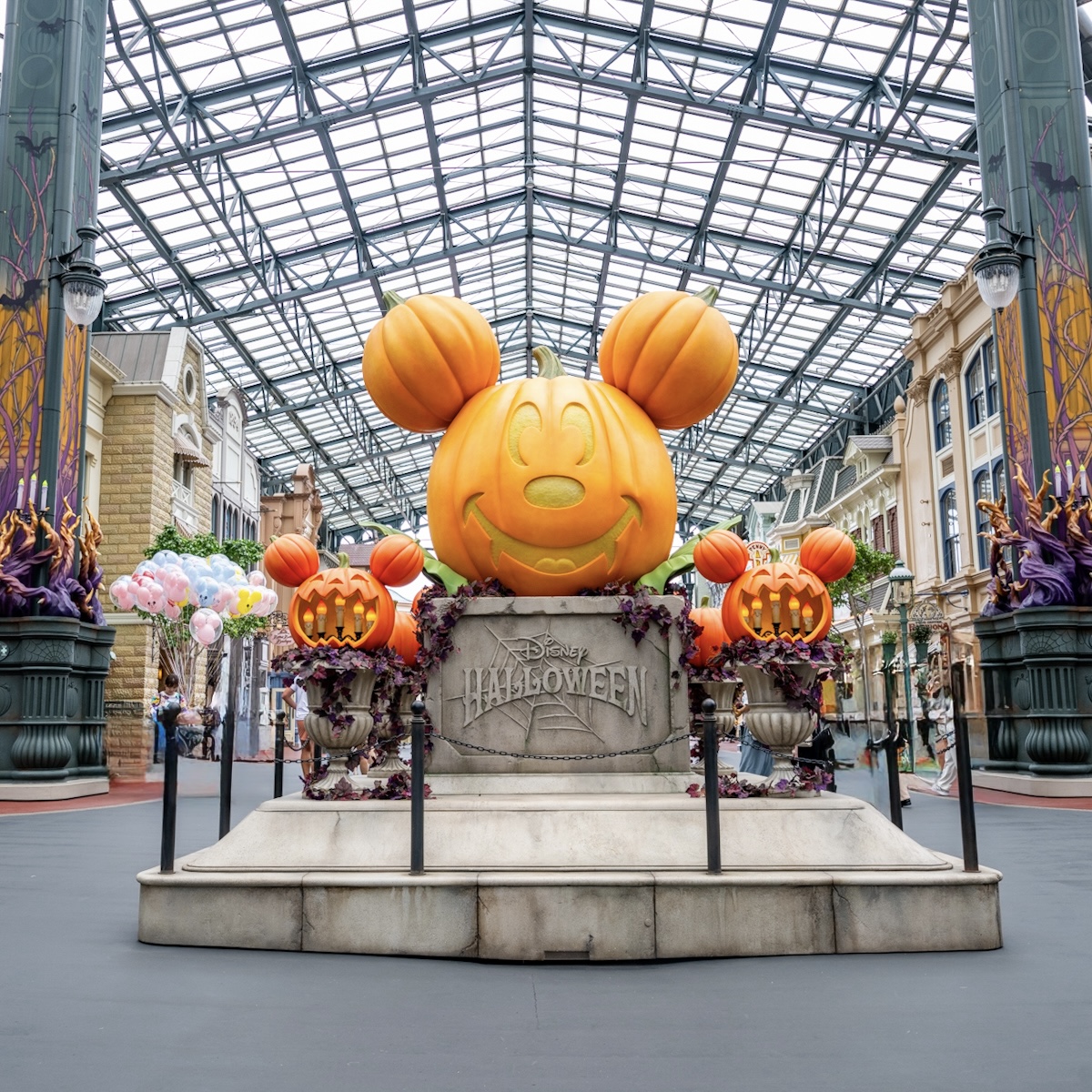 ヴィランズに扮したゴーストが登場！東京ディズニーランド”ディズニー