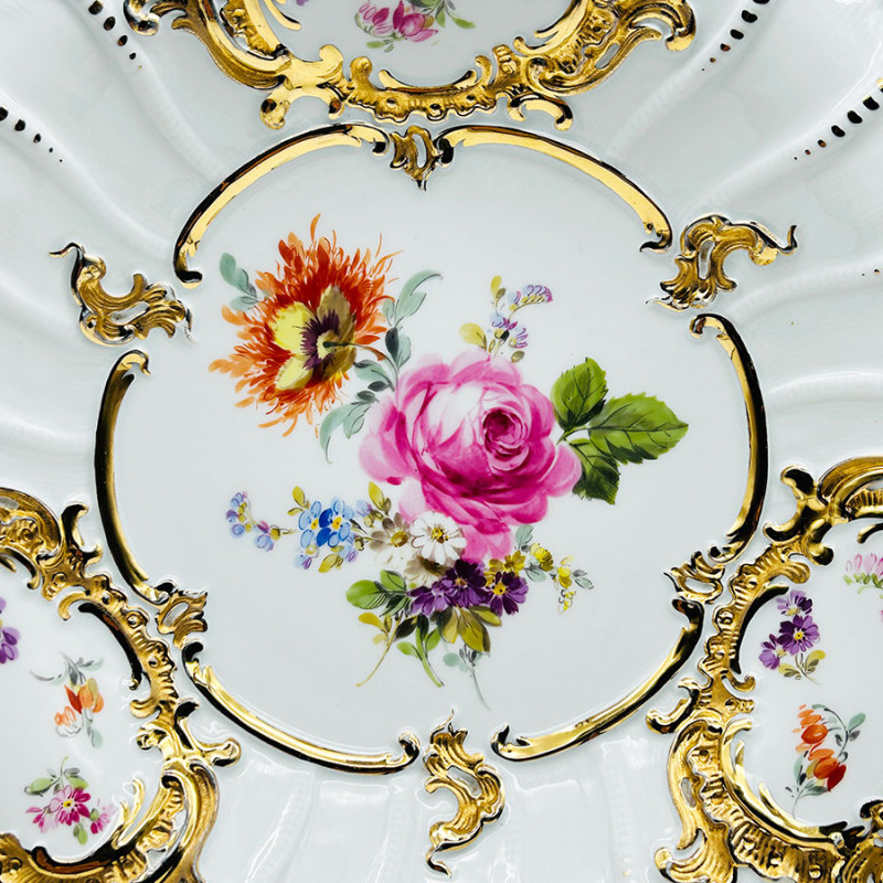 meissen-porcelain-cabinet-