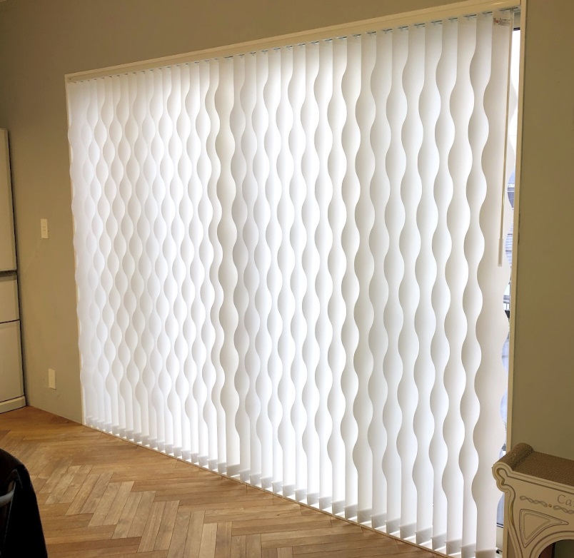 デュアルシェイプ』バーチカルブラインド。「スタイルC」の魅力と操作仕様