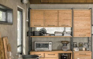 無駄なく収納する組み合わせ型キッチンボード - MOMO NATURAL