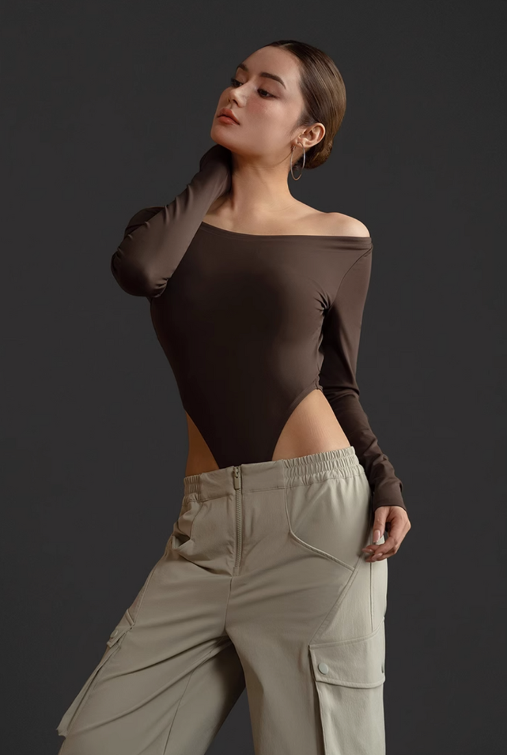 ハイスリット バックレス ロングスリーブボディスーツ