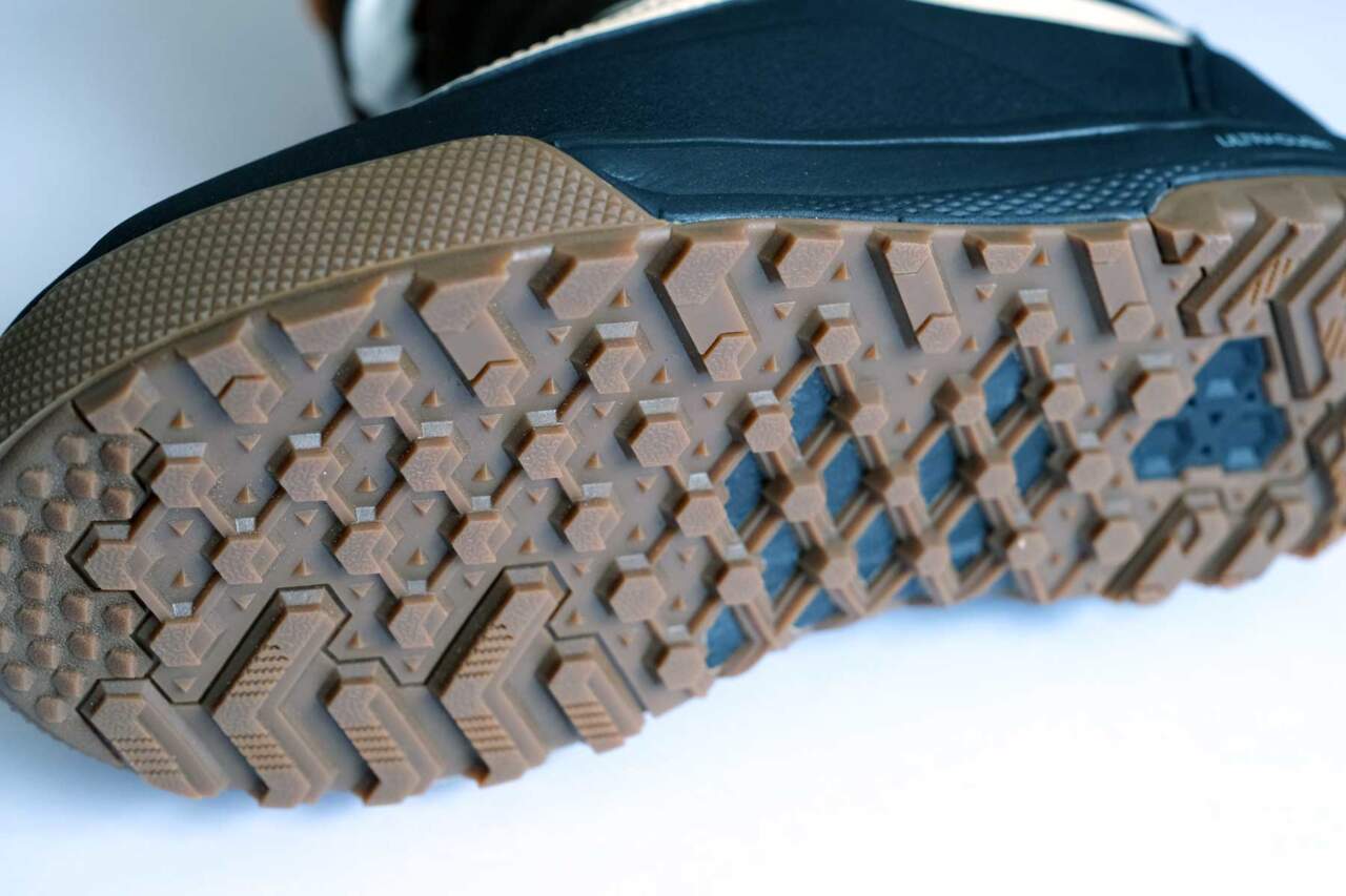 INFUSE SNOW SURF｜自分好みのフレックスでOFF THE WALLなフリー