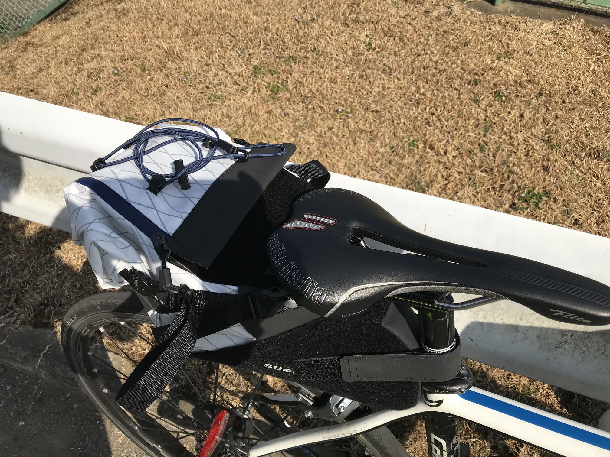 大型サドルバッグ】わずか198gのsuewの超軽量サドルバッグ(シート