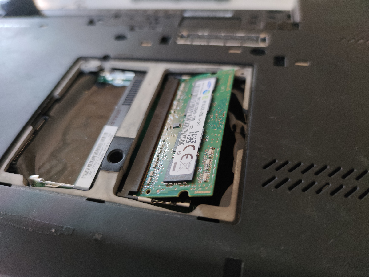 ThinkPad X230】ThinkPad X230のメモリの交換、増設をする｜自転車＆家