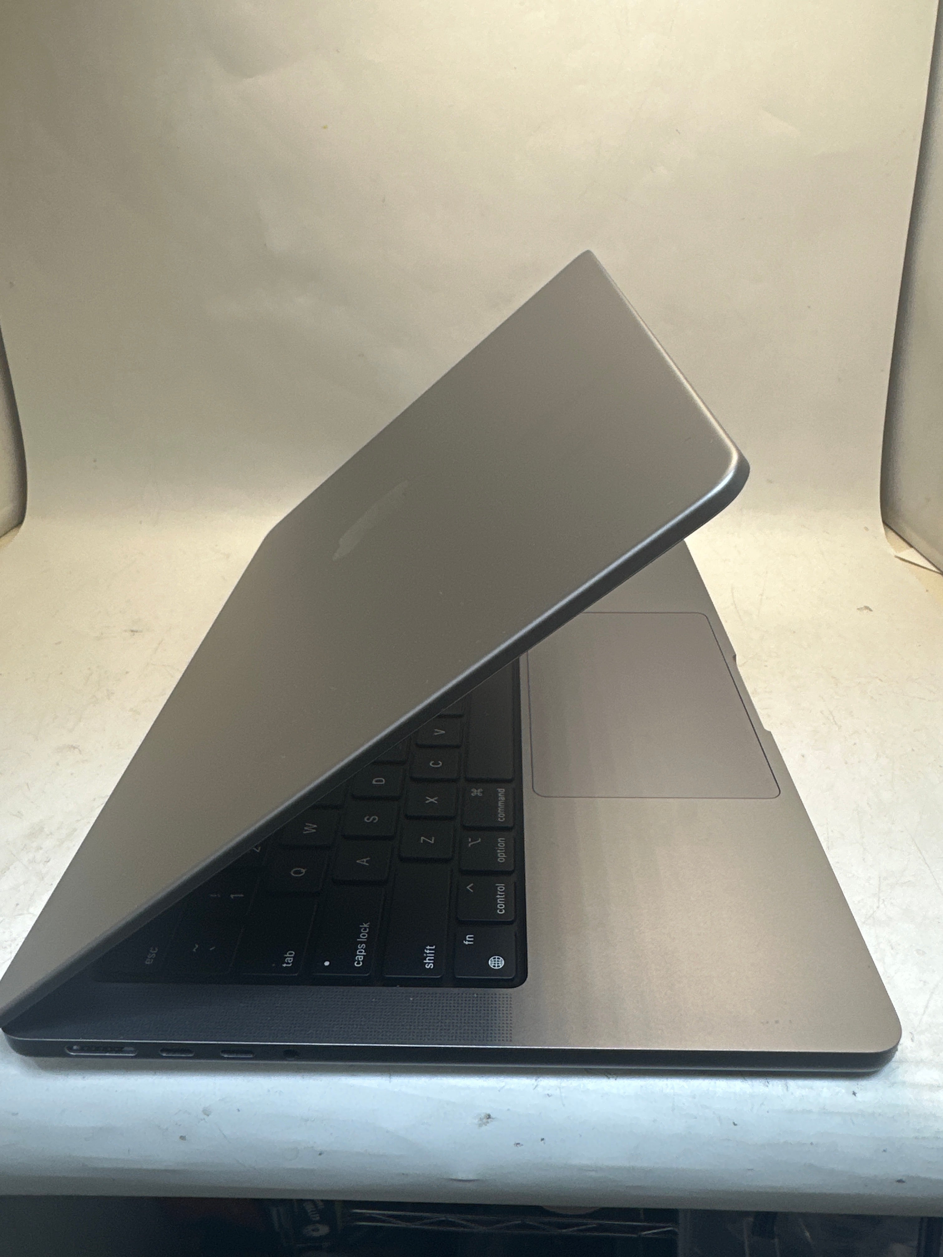 MacBook Pro M1Pro 14インチ メモリ16GB SSD512GB – ML COMPUTERS