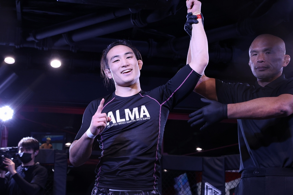 Breakthrough Combat02】衝撃の一本勝ち。須藤がブルドックニーバーで