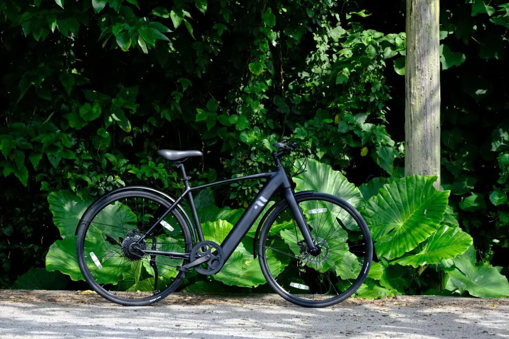 やっぱりクロスバイク、e-BIKEはマットブラックが絶対おすすめ