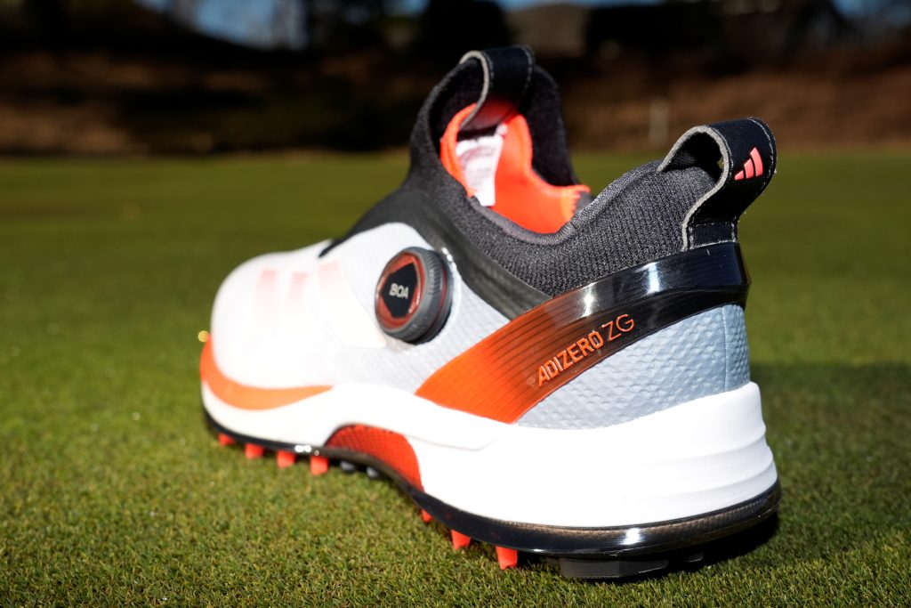 スコアアップの秘訣は足元に!? アディダスの新作スパイクレスシューズ