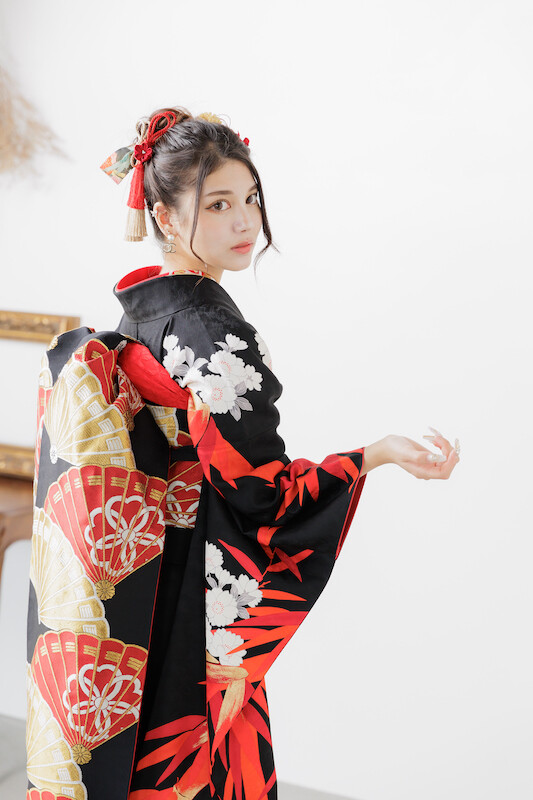 まんたいやの振袖 /黒色/朱色/グラマラス/竹柄/ だらりの帯で | My振袖