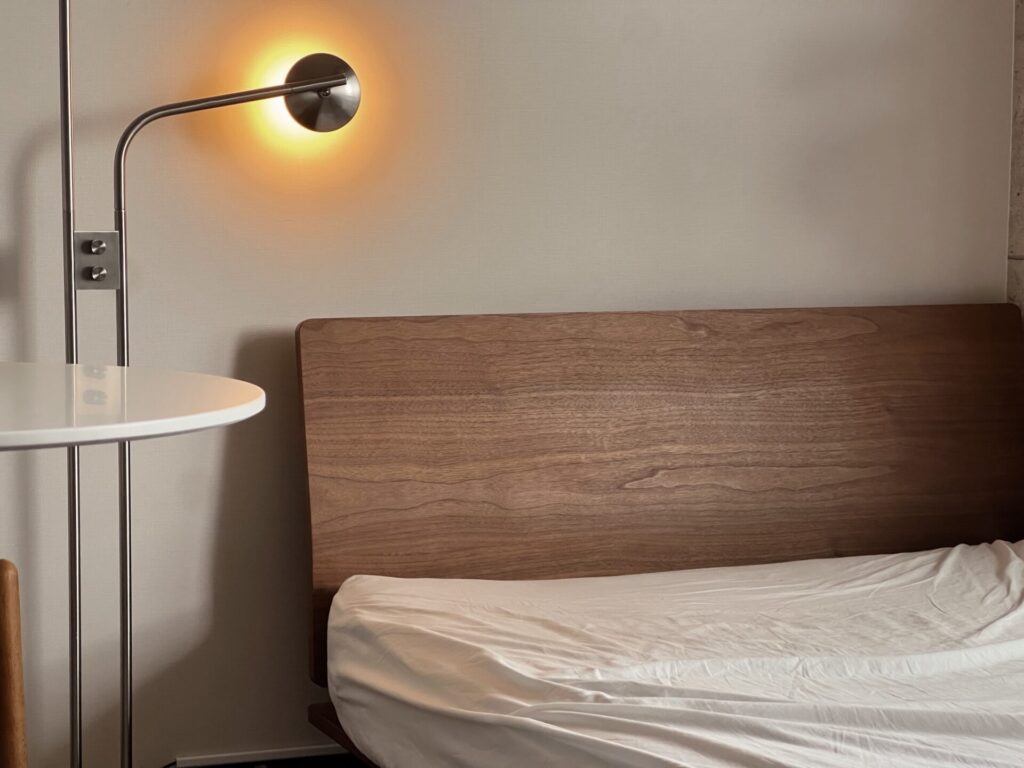 IKEA『イスヤクト』レビュー｜無機質インテリアに合う最高の照明