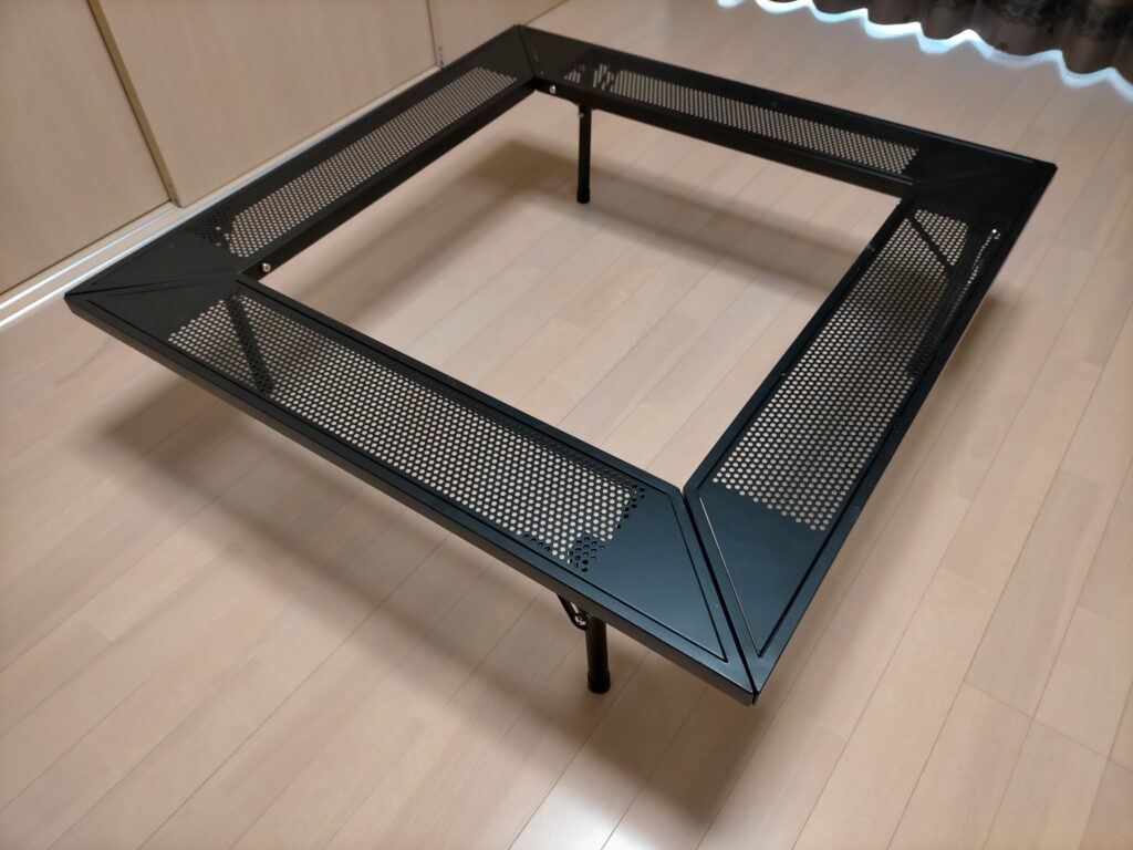 ロゴス アイアン囲炉裏テーブル】のレビュー。スタイリッシュで