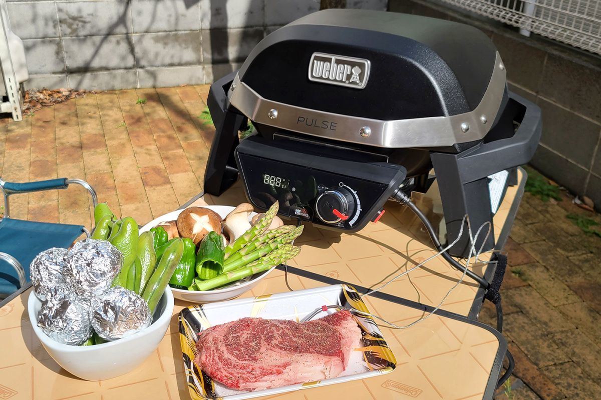 IoT電気BBQグリル「Weber Pulse 1000」レビュー、食材の温度をスマホで