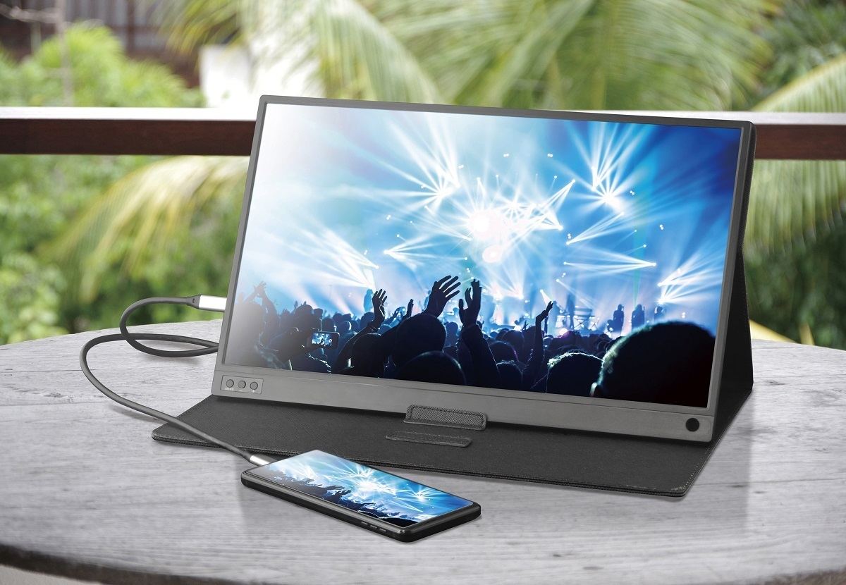 ドンキ「情熱価格」に21,780円の15.6型モバイル液晶、750gでバッテリー