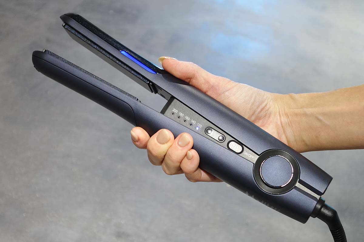 プラズマクラスターが髪にうるおいを与える！ シャープのヘアケア新