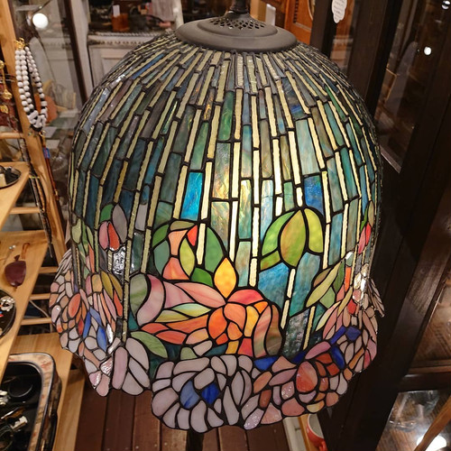 総合リサイクルショップ RecycleGallery NEWS / ステンドグラスフロア