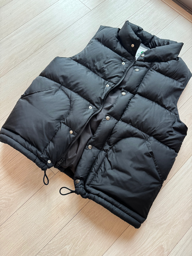 人生初「ダウンベスト」を週3でヘビロテ中！“もっと早く買えば