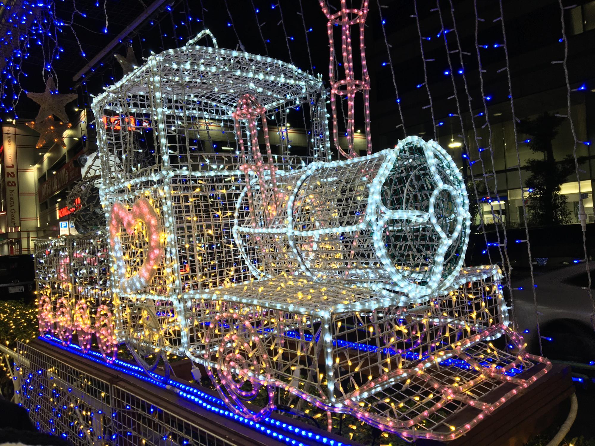 東大阪市】商店街全体が可愛く華やかに！お店も多く忘年会の雰囲気も