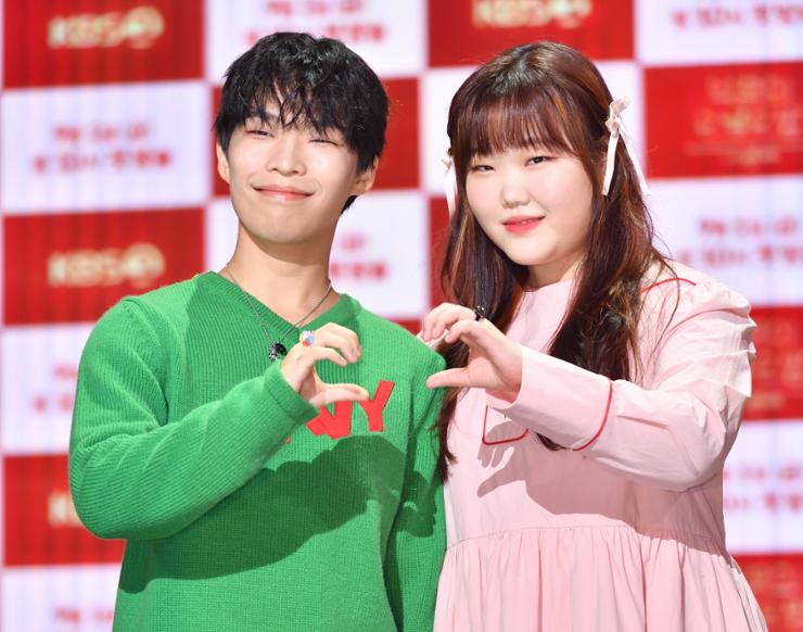 AKMU returns with 'comfortable' love songs - The Korea Times