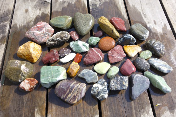 仁淀川の五色石 | 観光スポット | 一般社団法人 仁淀ブルー観光協議会