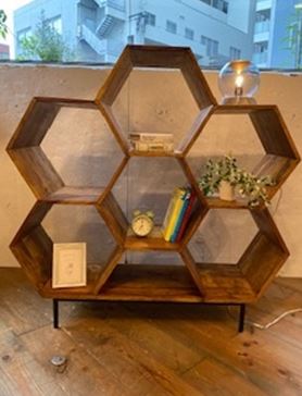 デザインが特徴的なブックシェルフ - スタッフブログ