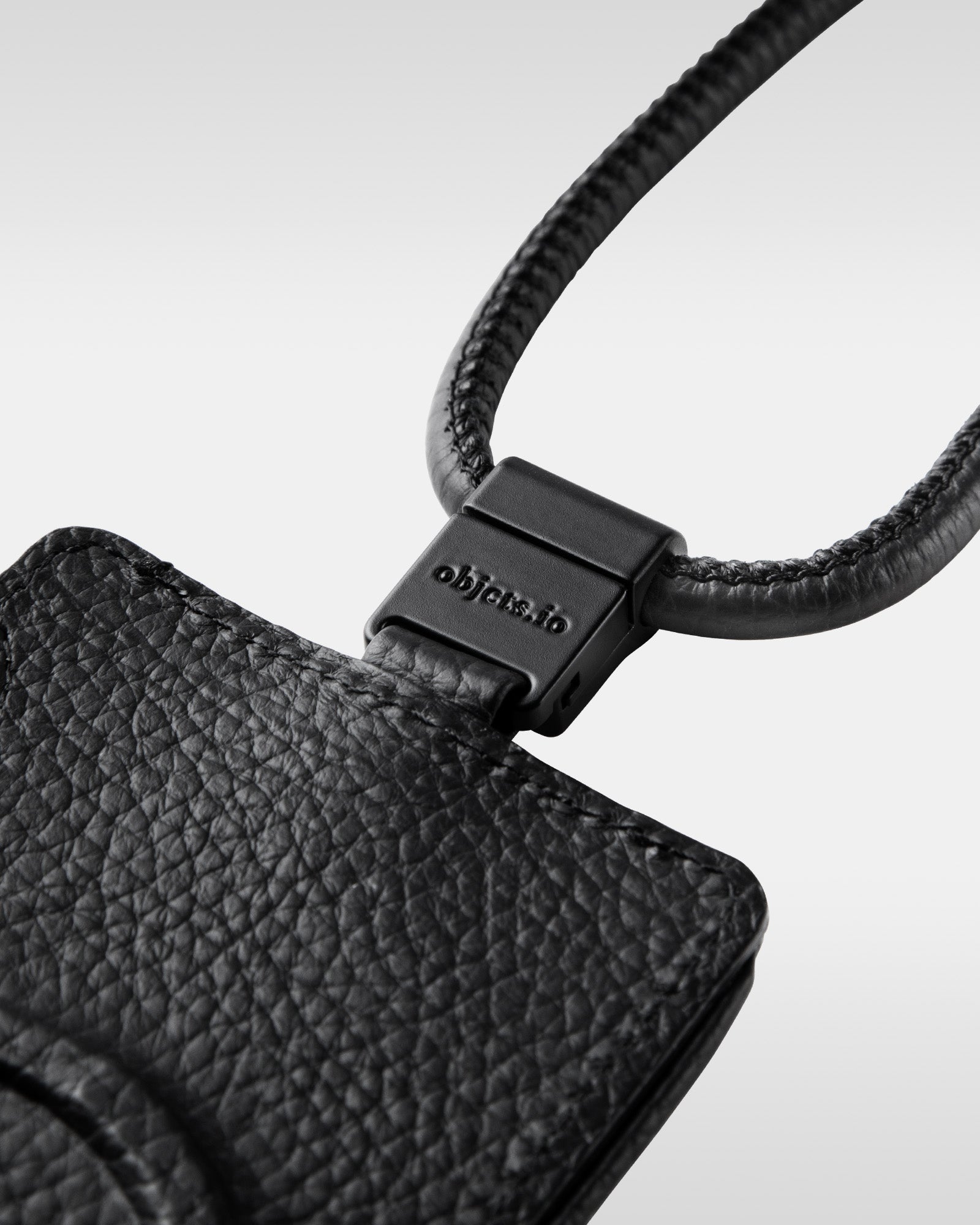 脱着ストラップ付iPhoneアクセサリー ブラック – objcts.io