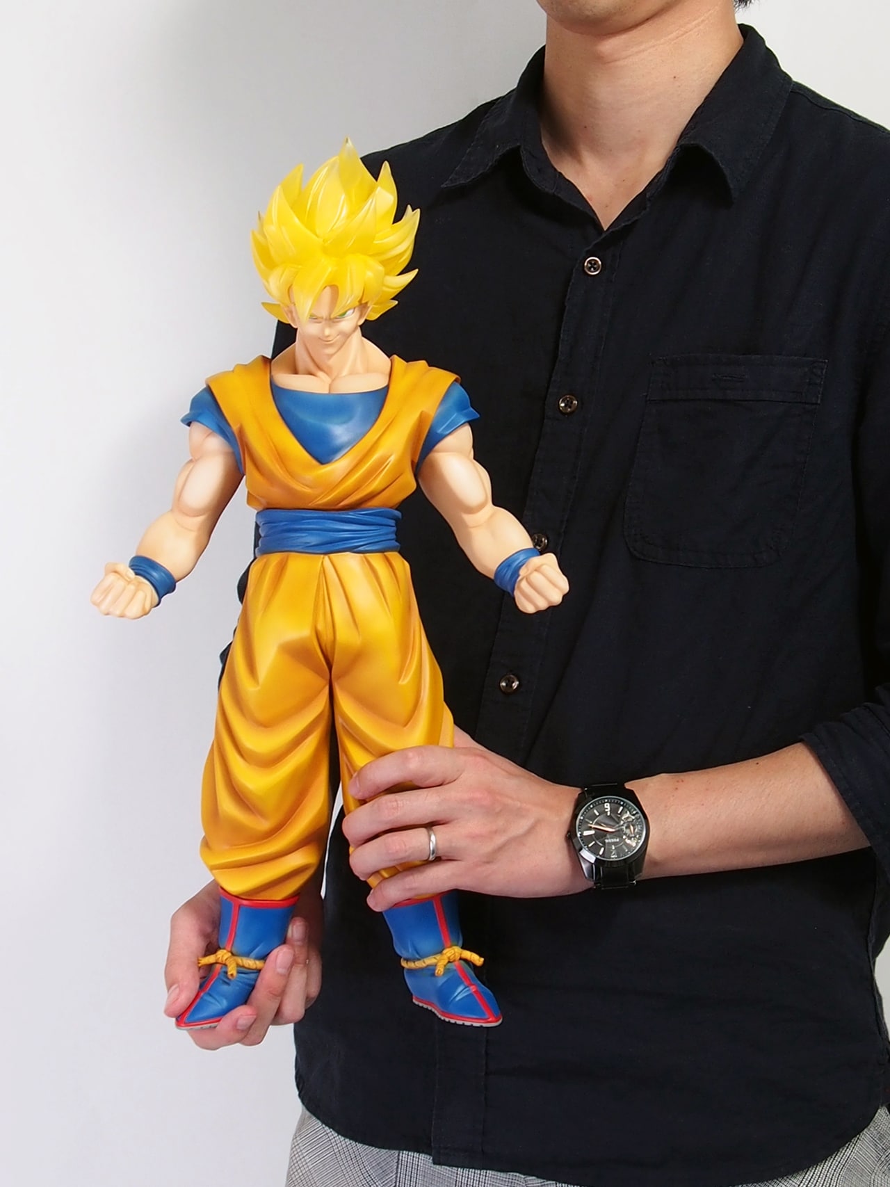 DBZ」スーパーサイヤ人状態の悟空が、約46cmのビッグなフィギュアに