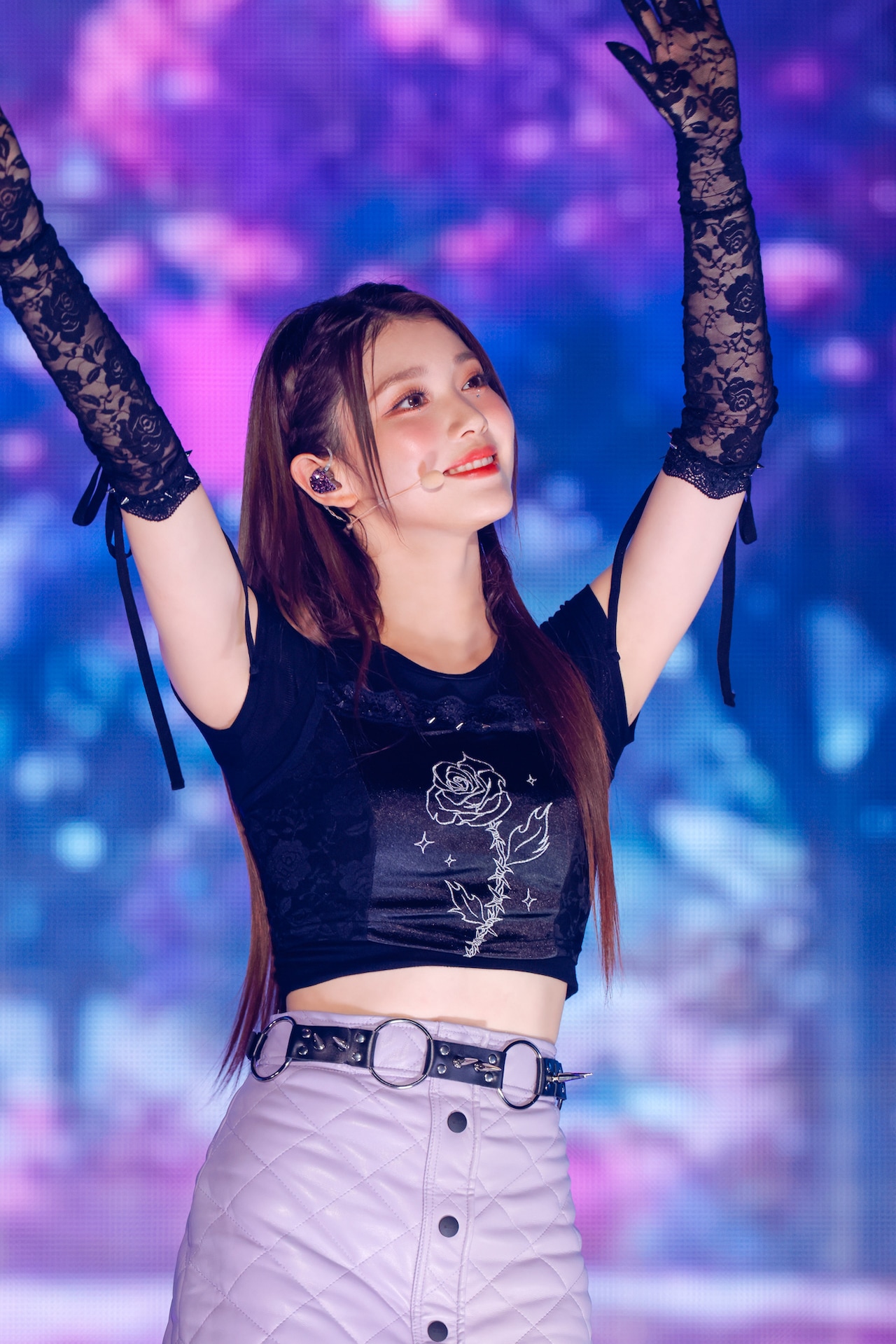 大きく手を振るシャオティン。（撮影：上山陽介 / 木村泰之） [画像