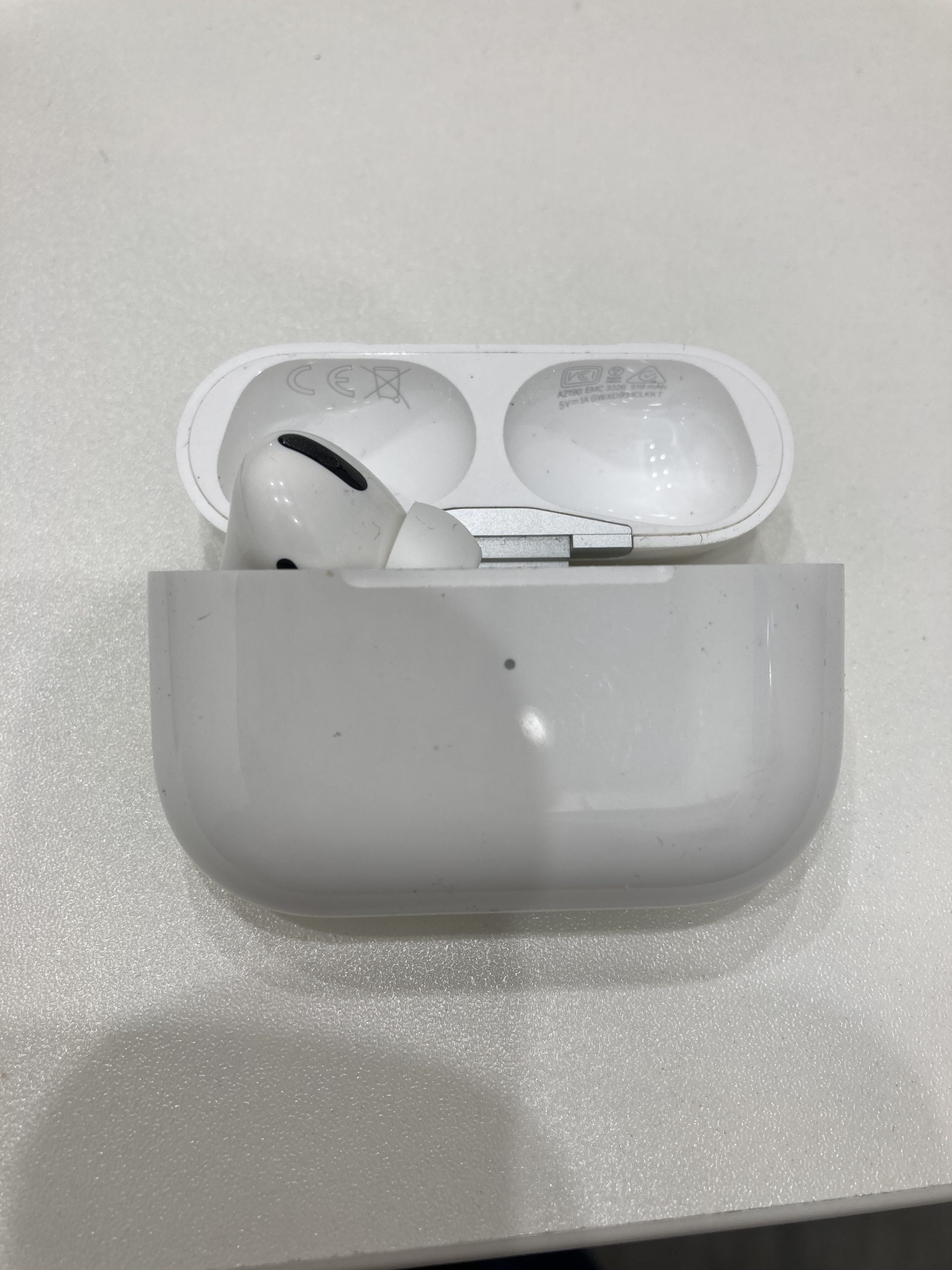 必見】AirPodsの片耳だけでも買取可能！ケースのみの査定も対応