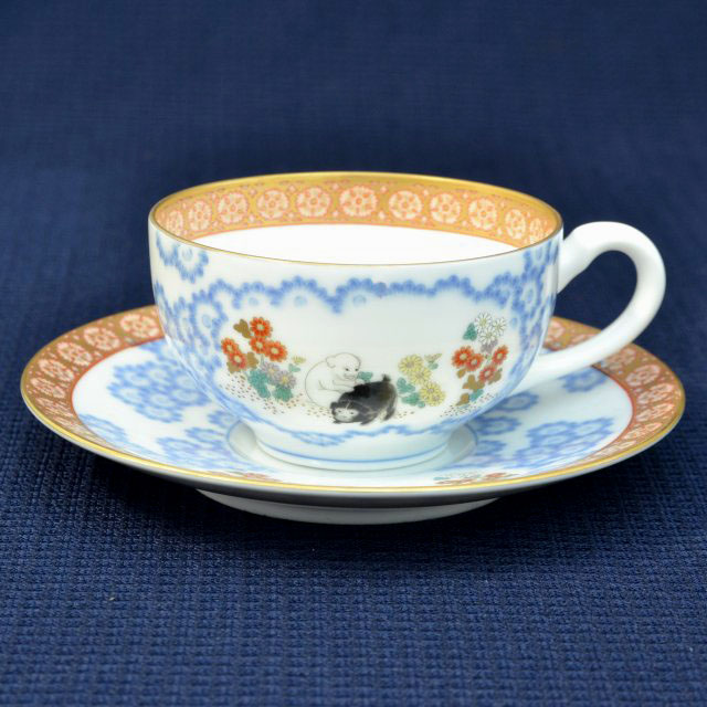 染錦唐草遊犬の図）コーヒーカップ＆ソーサー|有田焼の老舗-香蘭社