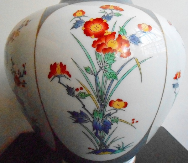 染錦梅菊牡丹）花瓶|有田焼の老舗-香蘭社オンラインショップ