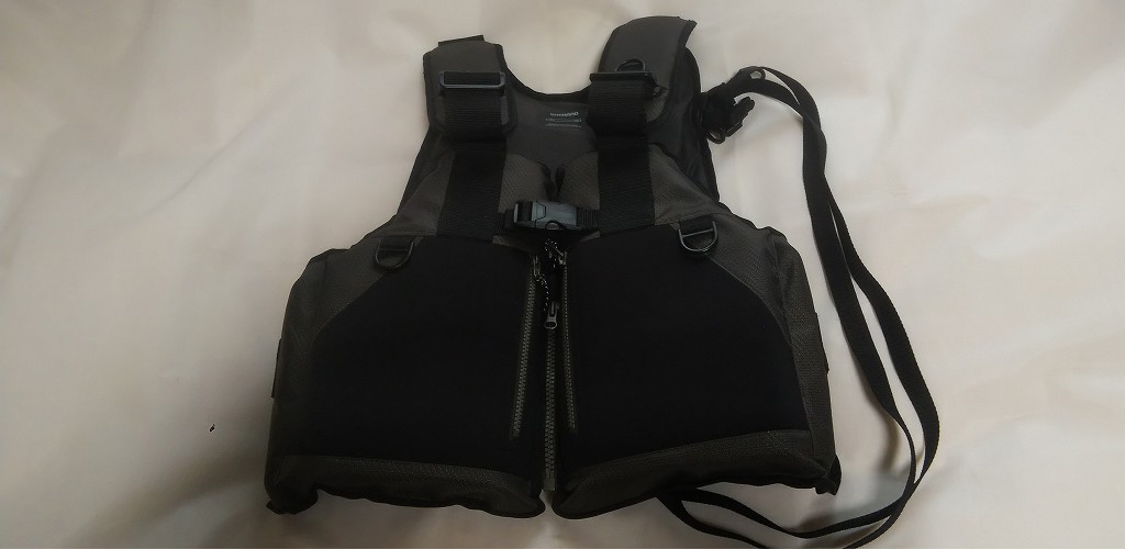 シマノ ロックショアベスト、沖磯でも使えるフローティングベストの