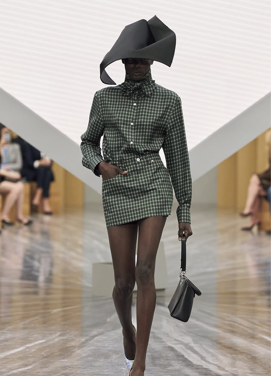 SNSでは誰もが評論家状態に。シャネルにディオール…ビッグメゾン、世紀